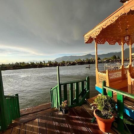 Floating Luxury Group Of Houseboats Hotell Srīnagar Eksteriør bilde