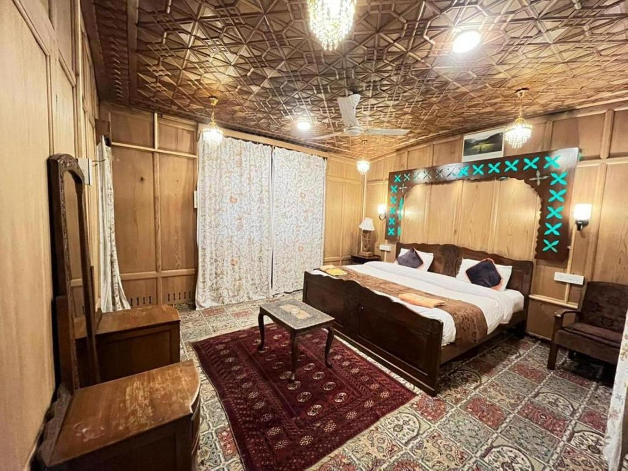 Floating Luxury Group Of Houseboats Hotell Srīnagar Eksteriør bilde