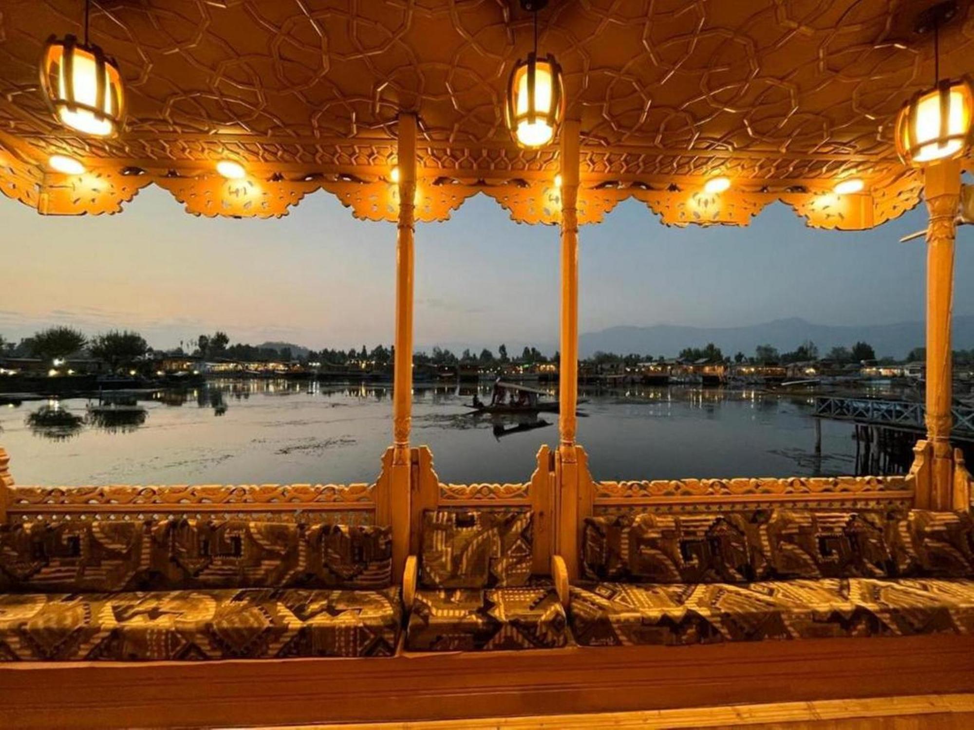 Floating Luxury Group Of Houseboats Hotell Srīnagar Eksteriør bilde
